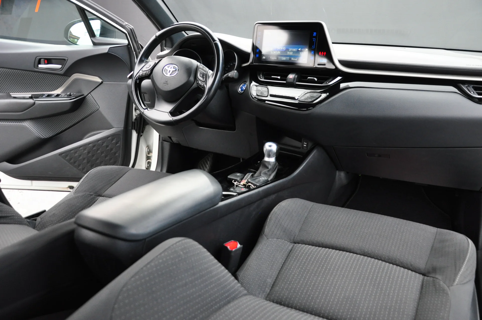 2019 MODEL TOYOTA CH-R 1.8 HYBRİD DYNAMİC S.BAKIMLI ÇİFT RENK