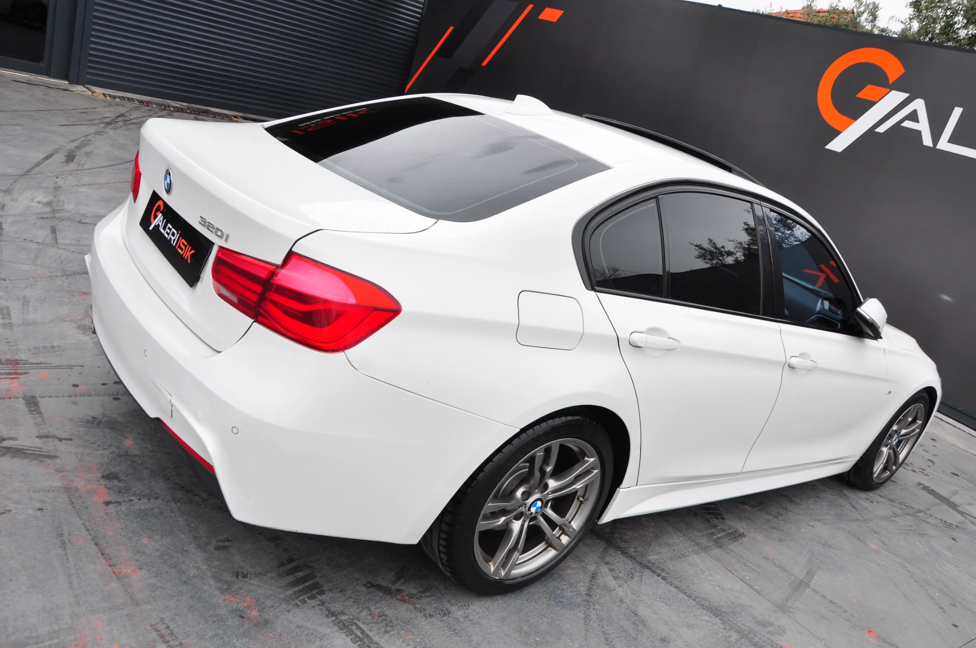 2016 BMW 3.20İED 40. YIL ÖZEL SERİ SUNROOF HAFIZA 163.000 KM'DE