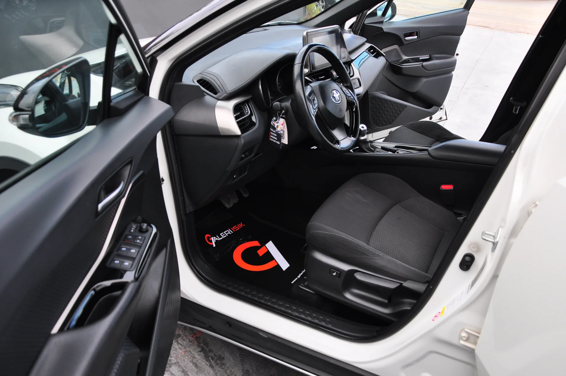 2019 MODEL TOYOTA CH-R 1.8 HYBRİD DYNAMİC S.BAKIMLI ÇİFT RENK