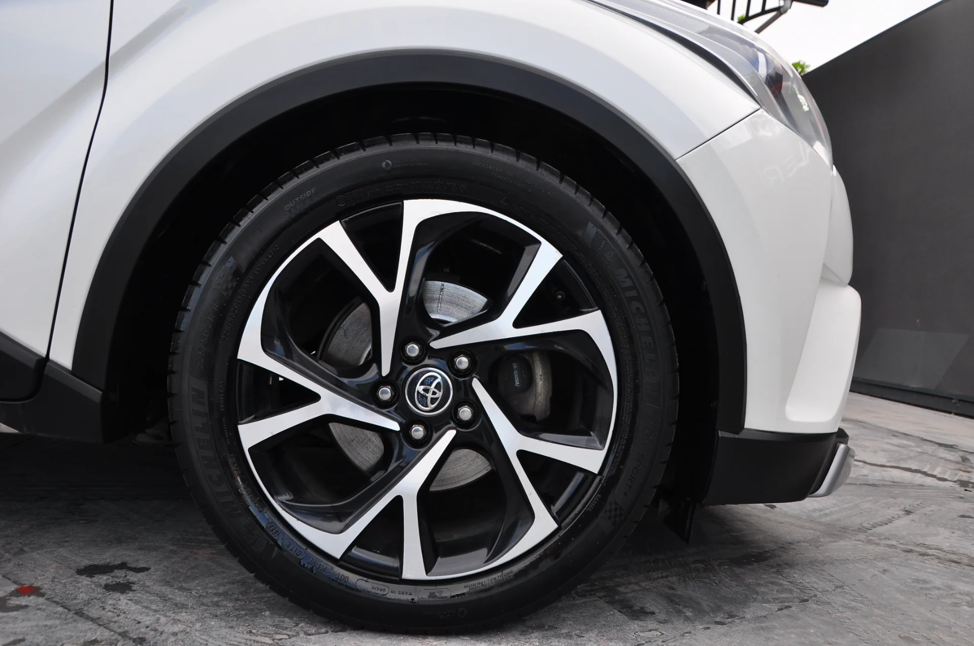 2019 MODEL TOYOTA CH-R 1.8 HYBRİD DYNAMİC S.BAKIMLI ÇİFT RENK