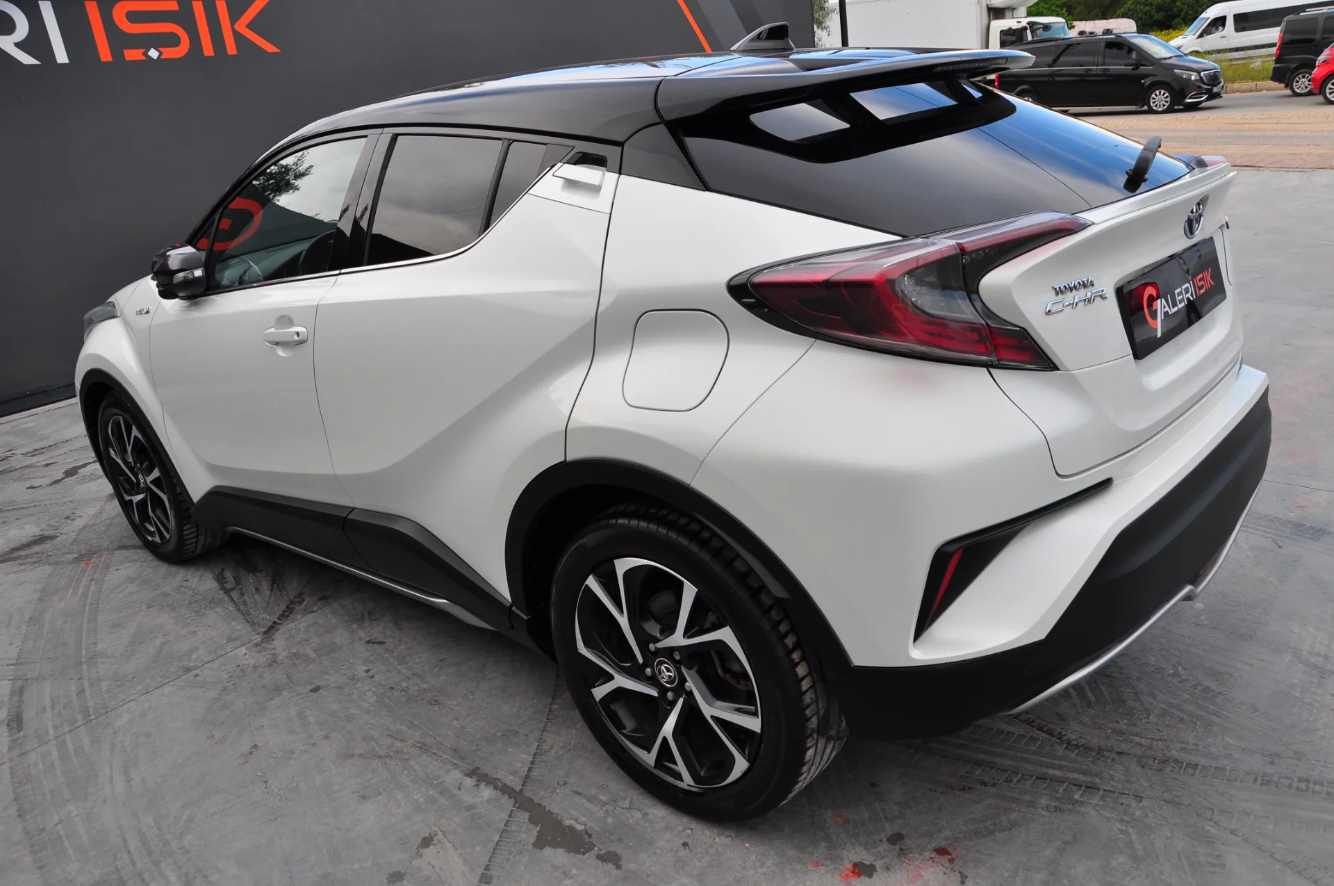 2019 MODEL TOYOTA CH-R 1.8 HYBRİD DYNAMİC S.BAKIMLI ÇİFT RENK