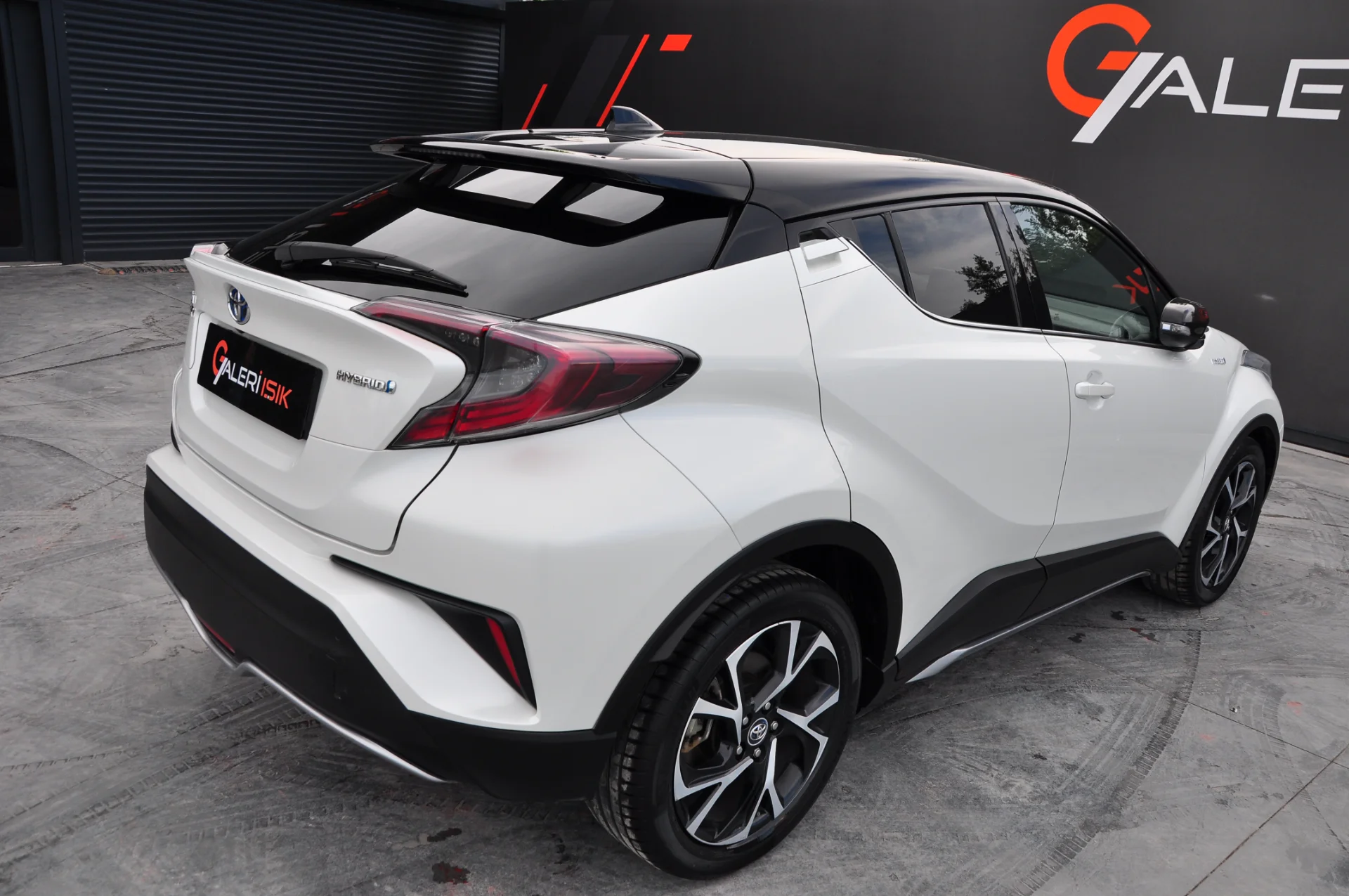 2019 MODEL TOYOTA CH-R 1.8 HYBRİD DYNAMİC S.BAKIMLI ÇİFT RENK