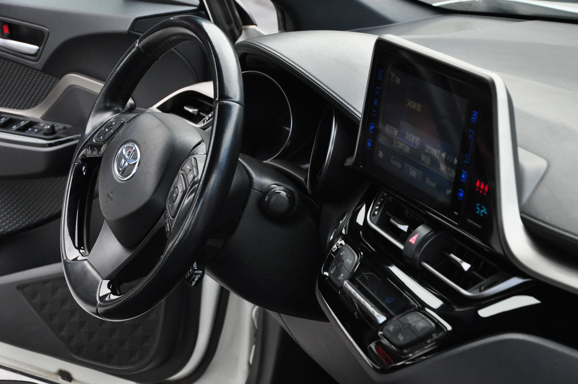 2019 MODEL TOYOTA CH-R 1.8 HYBRİD DYNAMİC S.BAKIMLI ÇİFT RENK