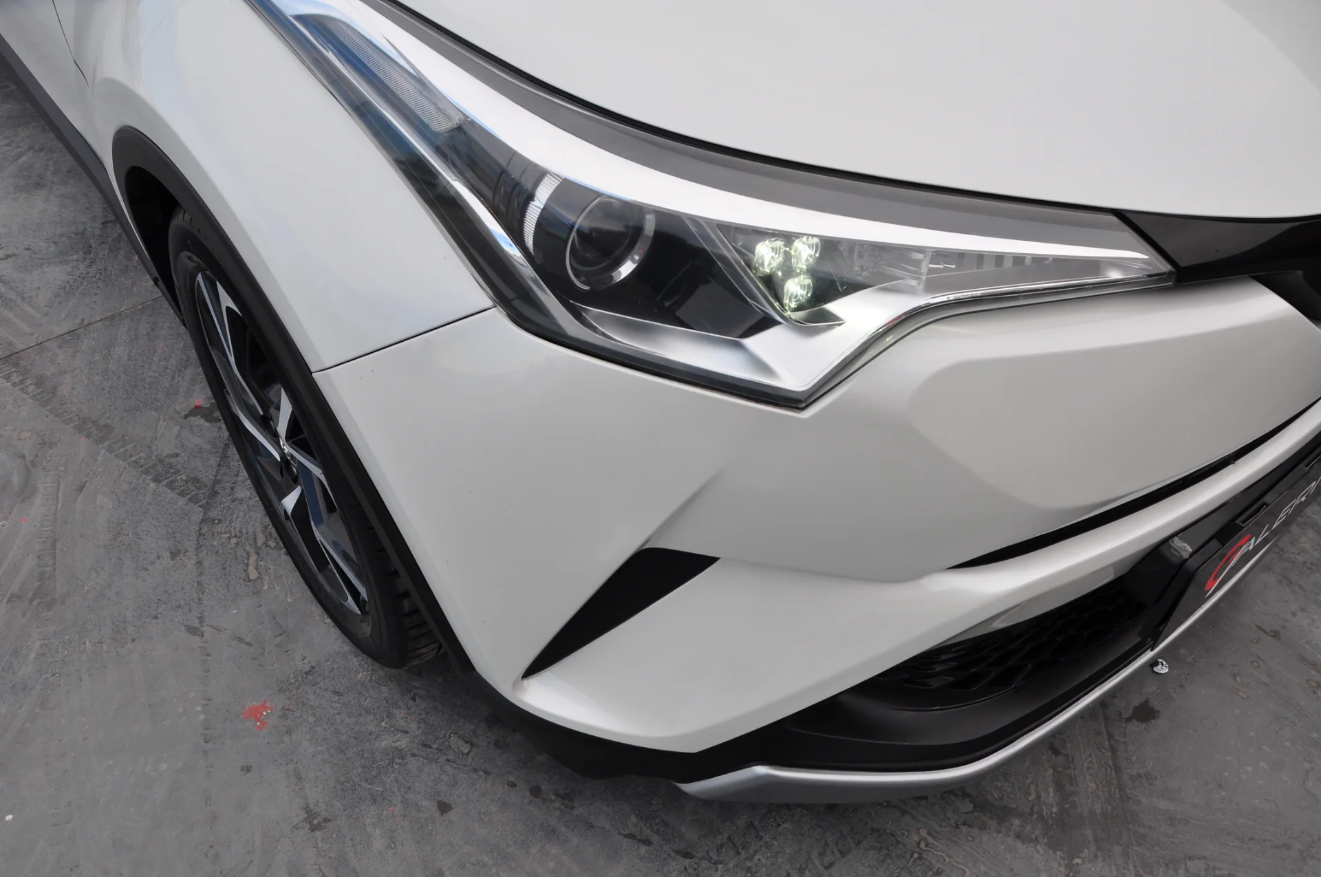 2019 MODEL TOYOTA CH-R 1.8 HYBRİD DYNAMİC S.BAKIMLI ÇİFT RENK