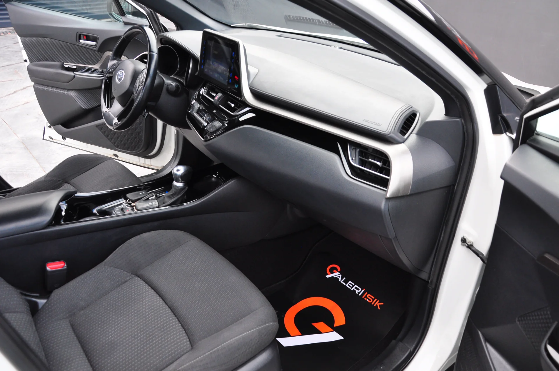 2019 MODEL TOYOTA CH-R 1.8 HYBRİD DYNAMİC S.BAKIMLI ÇİFT RENK
