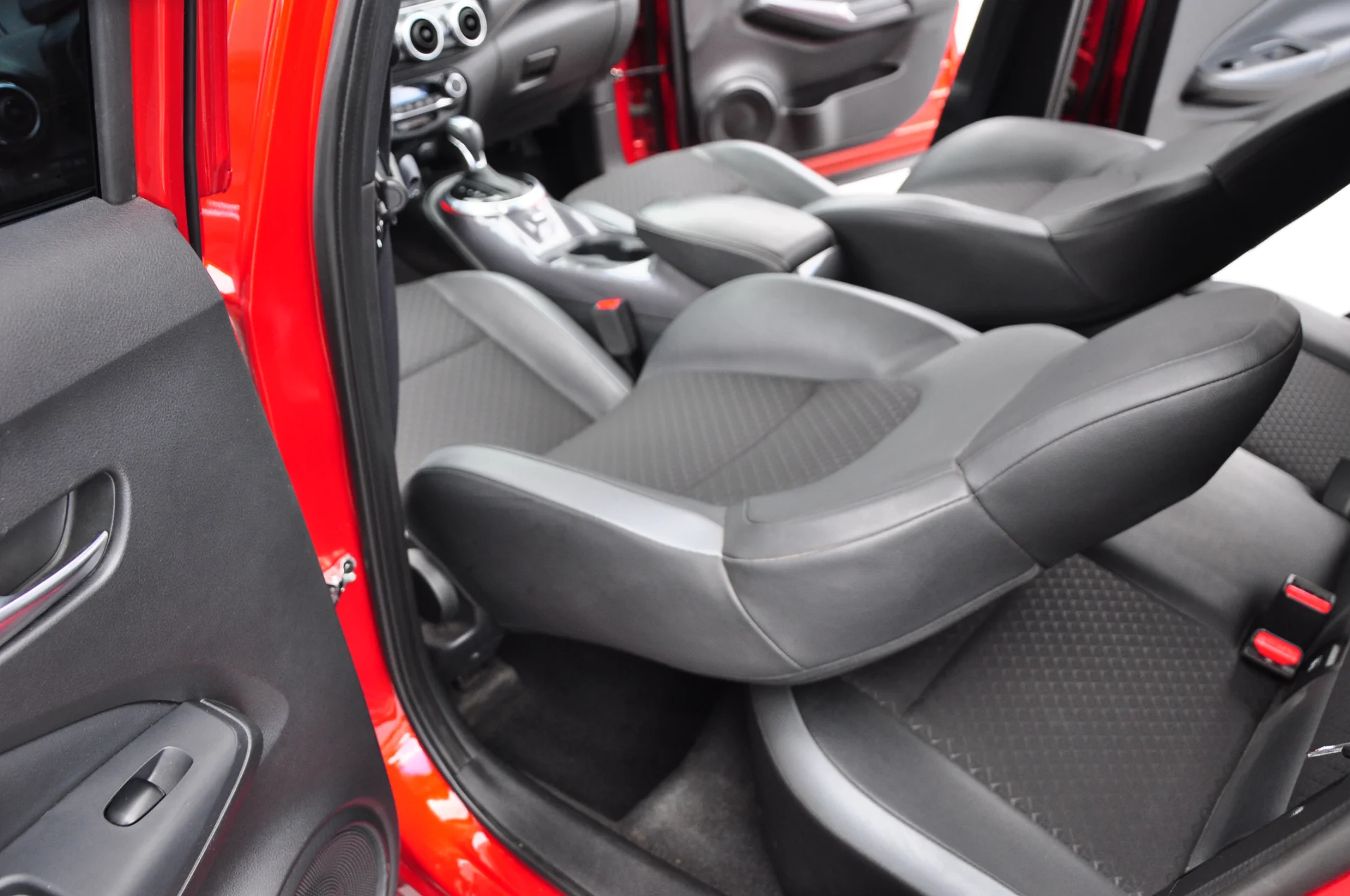 2023 MODEL NİSSAN JUKE 1.0 DIG-T PLATİNUM BOYASIZ 24.000 KM'DE
